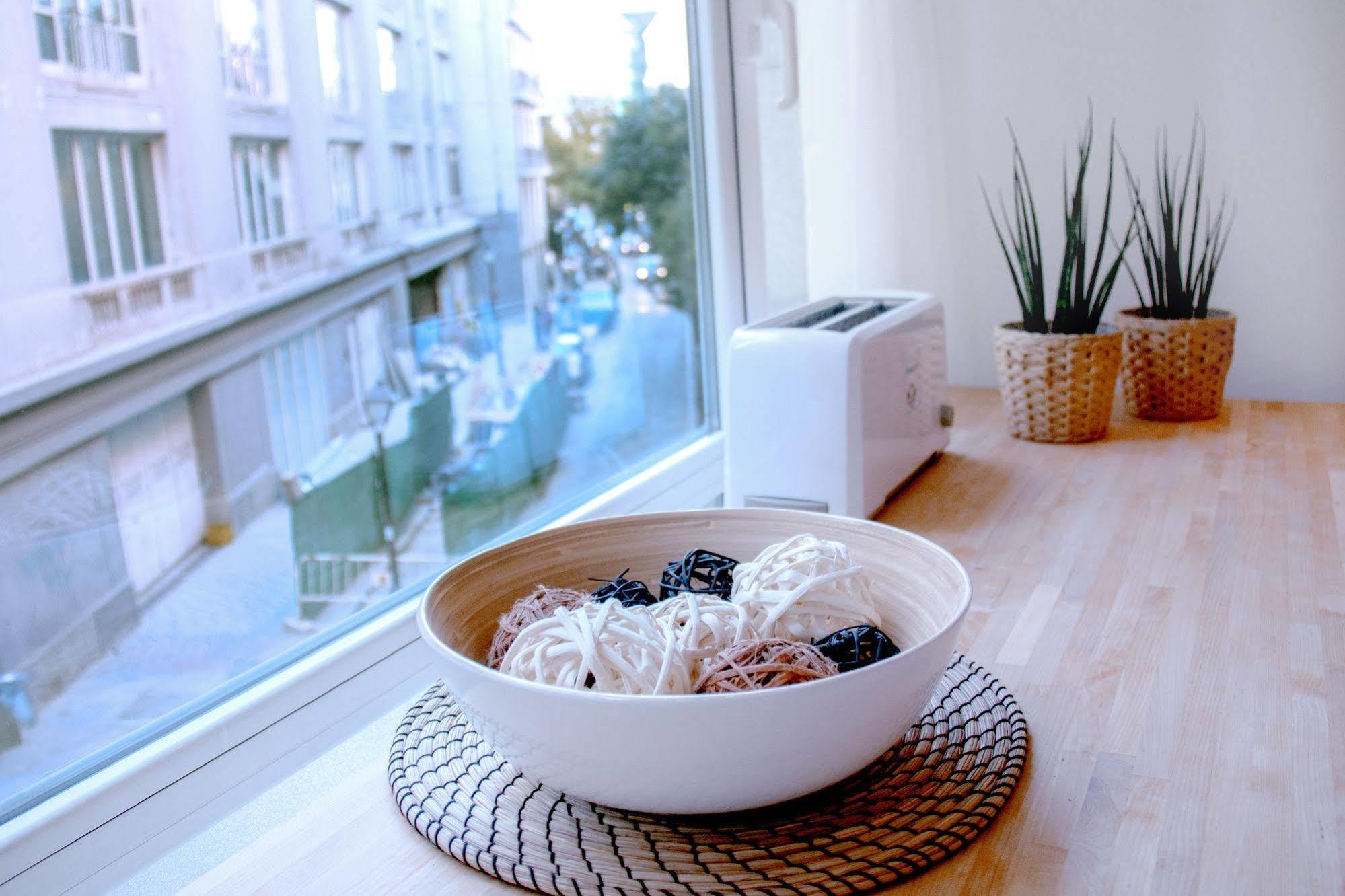 Lollipop Flats City Centre Deluxe Suite Madrid Eksteriør bilde